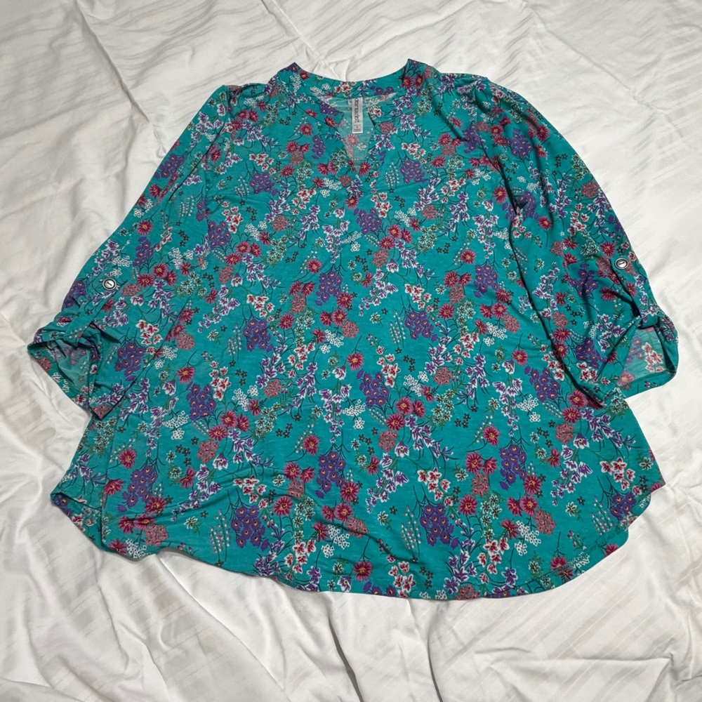 Dear Scarlett Lizzy Style Top.  V Neck.  3/4 Length Sleeves Size Large